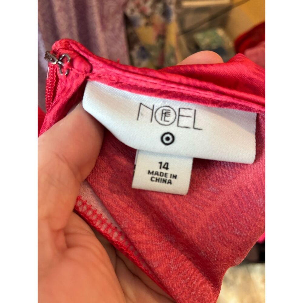 FE Noel Target Elegant Red Satin V-Neck Maxi Dress, subtle pattern - Picture 6 of 8